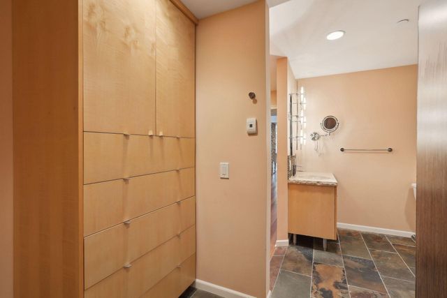 1235 Yale Place 1706, Minneapolis, MN 55403