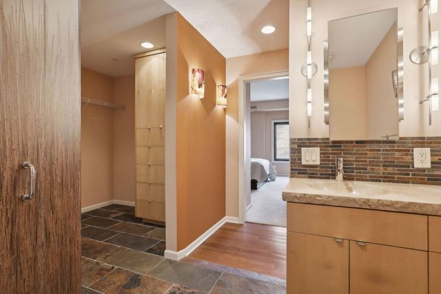 1235 Yale Place 1706, Minneapolis, MN 55403