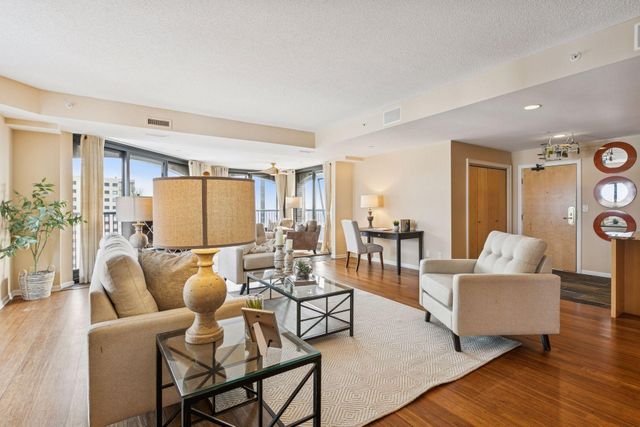 1235 Yale Place 1706, Minneapolis, MN 55403