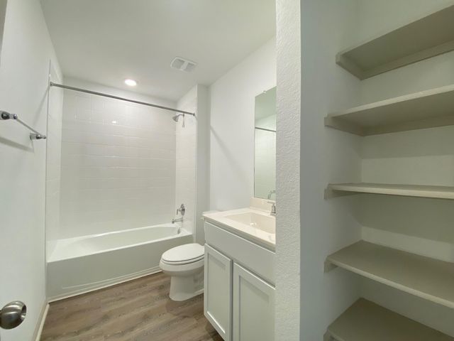 131 FORT CLARK SPRINGS DR, Hutto, TX 78634