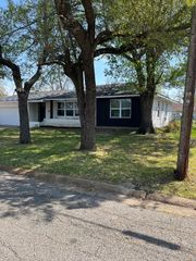 1204 Park Avenue, Bonham, TX 75418