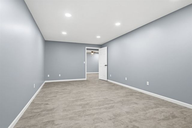 2702 Westbrook Drive, Bloomington, IL 61705