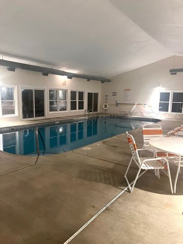 2702 Westbrook Drive, Bloomington, IL 61705