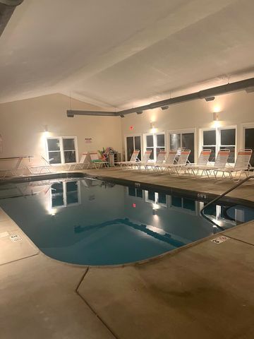 2702 Westbrook Drive, Bloomington, IL 61705