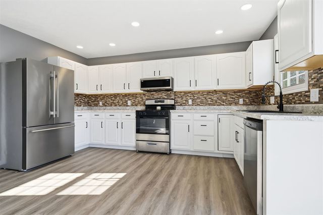 2702 Westbrook Drive, Bloomington, IL 61705