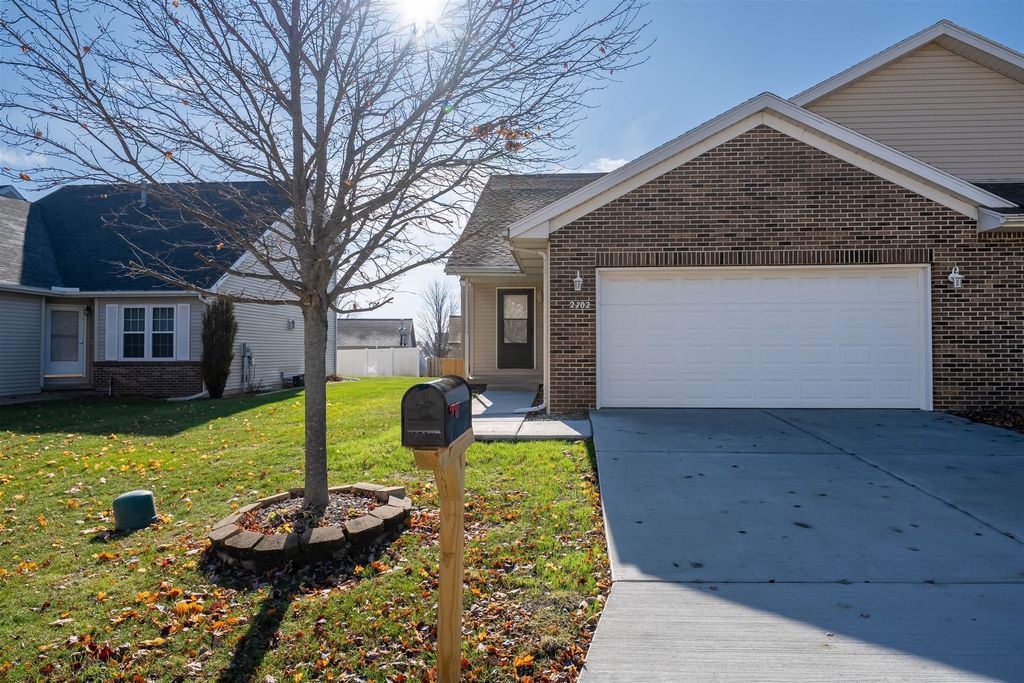 2702 Westbrook Drive, Bloomington, IL 61705