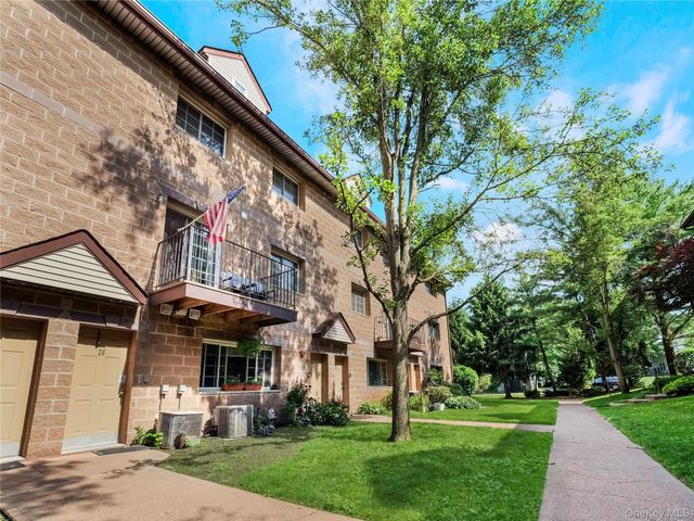 26 Klint Court, Nanuet, NY 10954