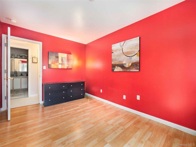 26 Klint Court, Nanuet, NY 10954