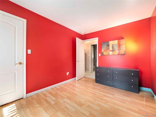 26 Klint Court, Nanuet, NY 10954