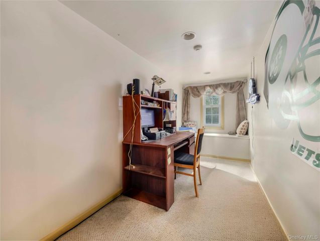 26 Klint Court, Nanuet, NY 10954