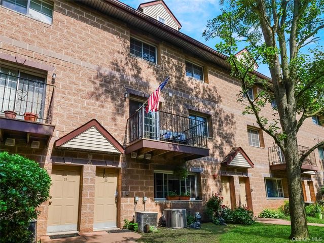 26 Klint Court, Nanuet, NY 10954
