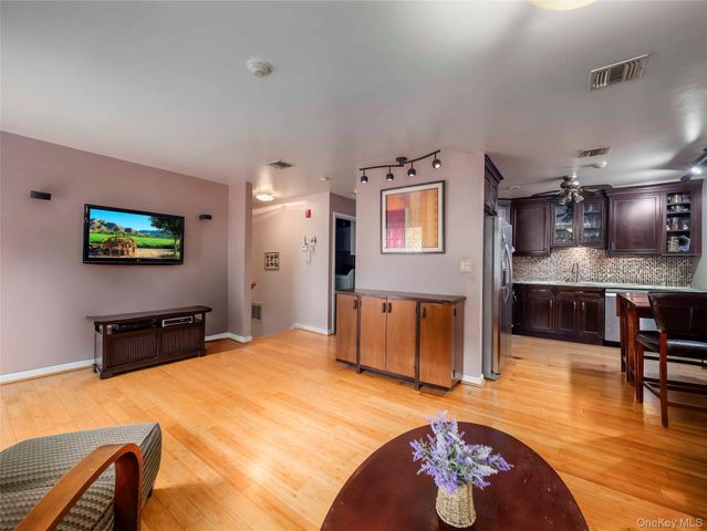 26 Klint Court, Nanuet, NY 10954