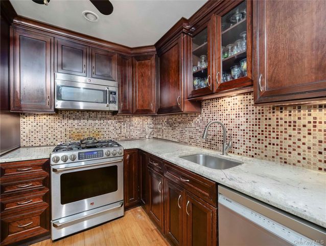 26 Klint Court, Nanuet, NY 10954