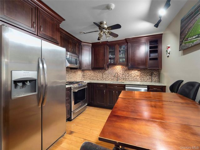 26 Klint Court, Nanuet, NY 10954