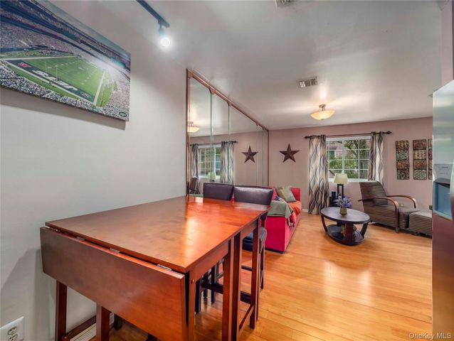 26 Klint Court, Nanuet, NY 10954