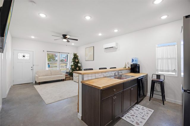 1020 10th Street, Hempstead, TX 77445