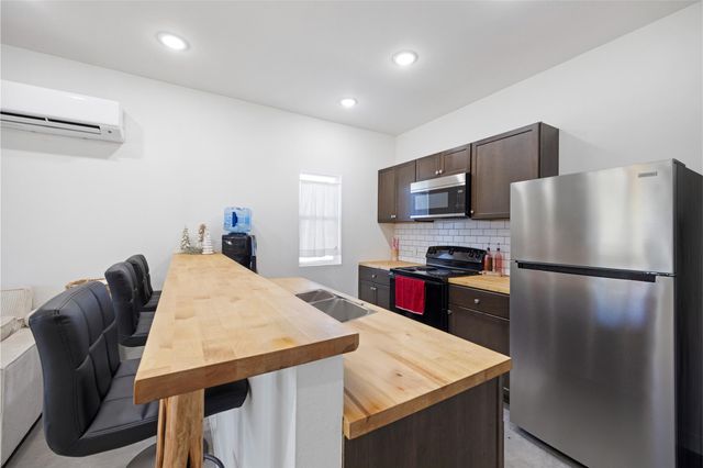 1020 10th Street, Hempstead, TX 77445