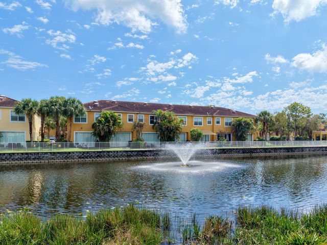 978 Pipers Cay Drive, West Palm Beach, FL 33415