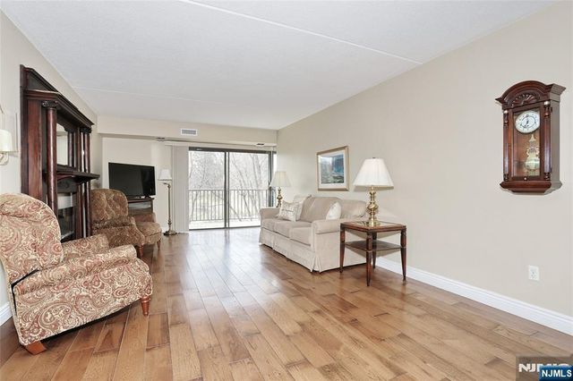 521 Piermont Avenue 306A, River Vale, NJ 07675