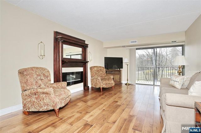 521 Piermont Avenue 306A, River Vale, NJ 07675