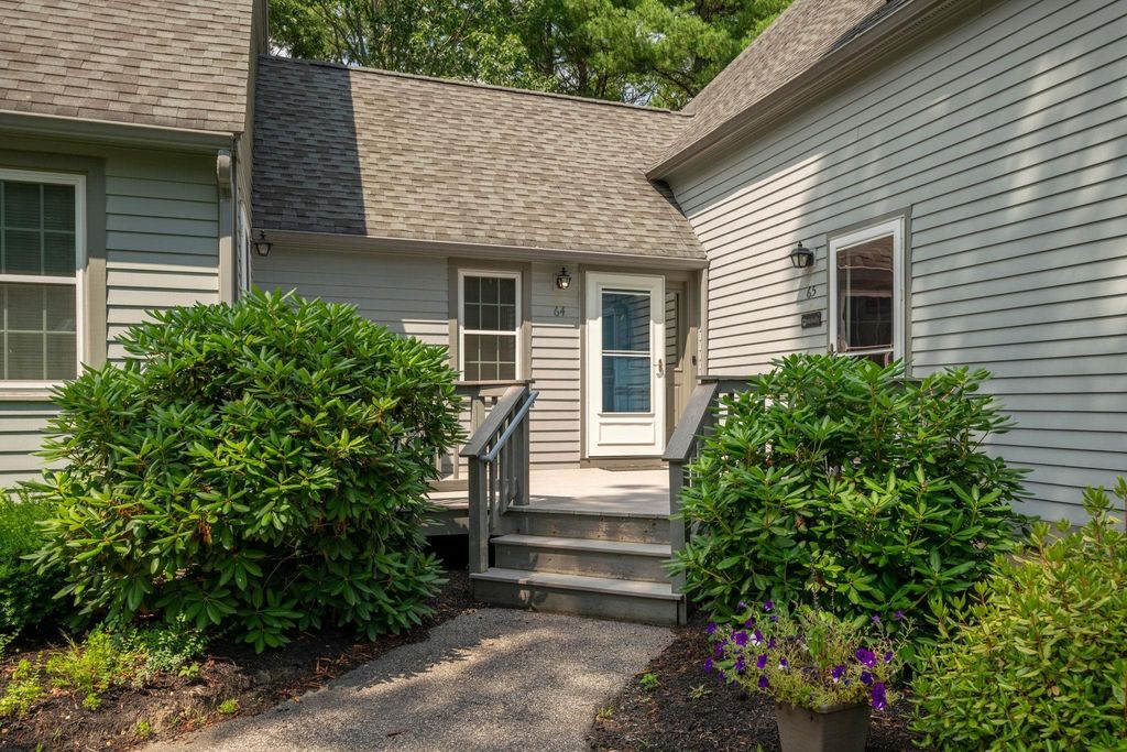 64 Glengarry Drive, Stratham, NH 03885