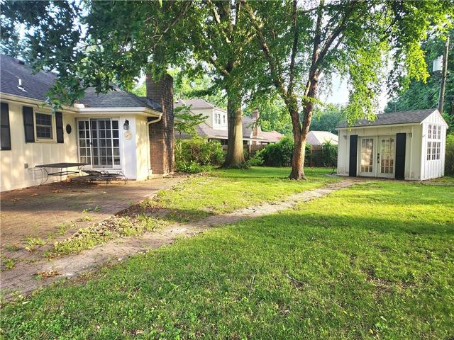 320 SE Westwind Drive, Lee's Summit, MO 64063