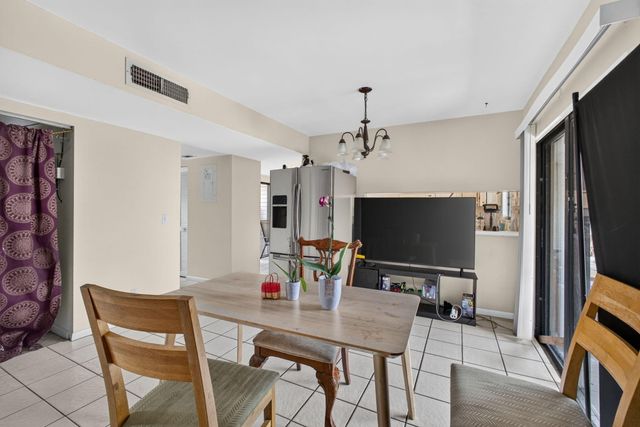 110 SHERWOOD Circle 4C, Jupiter, FL 33458