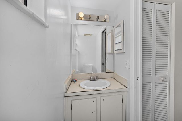 110 SHERWOOD Circle 4C, Jupiter, FL 33458