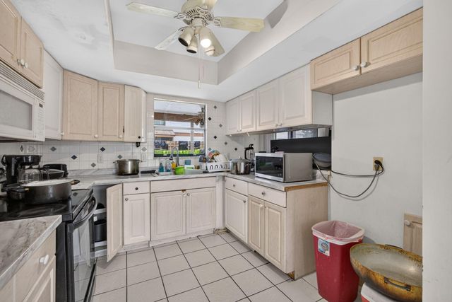110 SHERWOOD Circle 4C, Jupiter, FL 33458