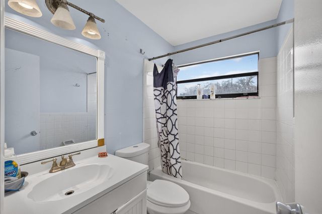 110 SHERWOOD Circle 4C, Jupiter, FL 33458