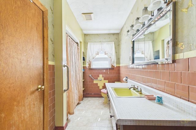 3979 Acushnet Ave, New Bedford, MA 02745