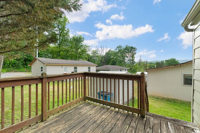 303 Cave Street, Rossville, GA 30741