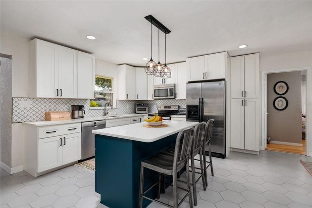 230 43RD AVENUE NE, St Petersburg, FL 33703