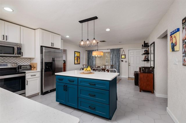 230 43RD AVENUE NE, St Petersburg, FL 33703