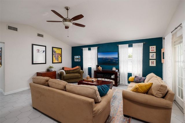 230 43RD AVENUE NE, St Petersburg, FL 33703