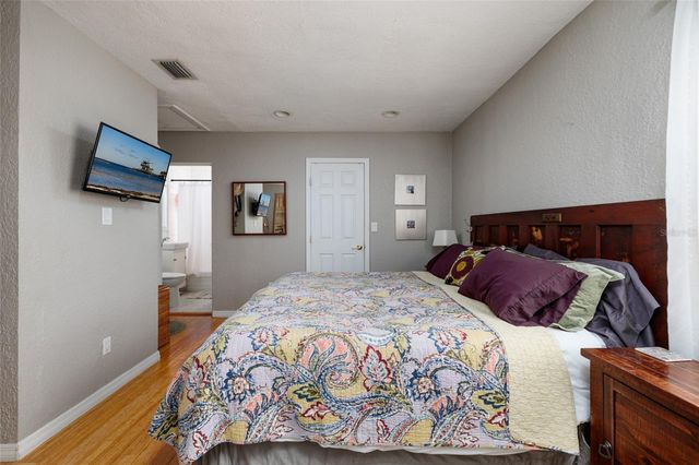 230 43RD AVENUE NE, St Petersburg, FL 33703