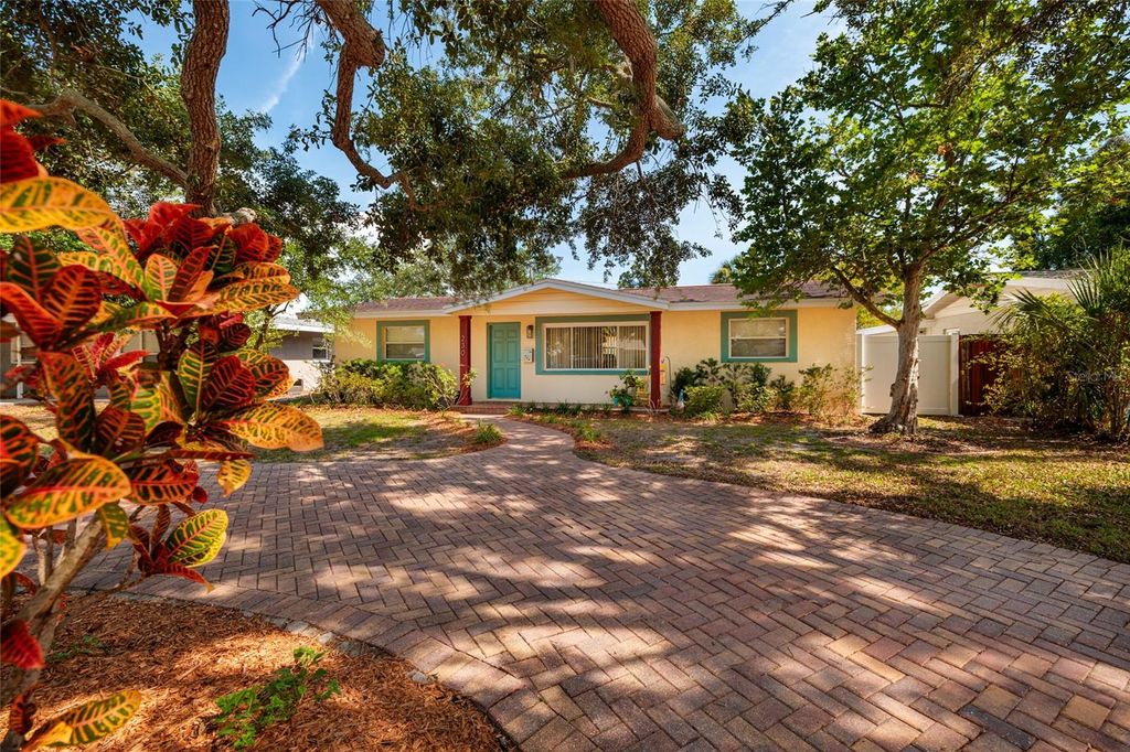 230 43RD AVENUE NE, St Petersburg, FL 33703