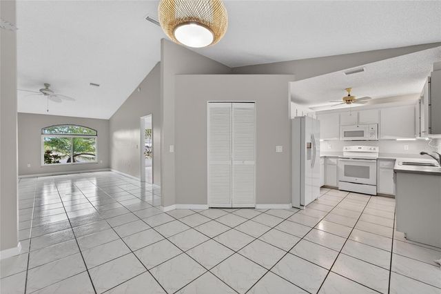 5644 29TH STREET CIRCLE E, Bradenton, FL 34203