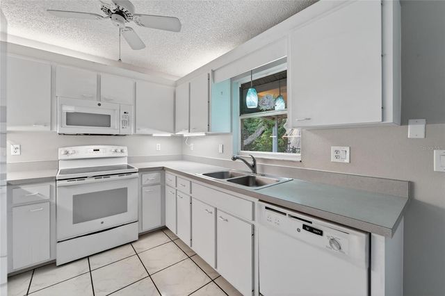 5644 29TH STREET CIRCLE E, Bradenton, FL 34203