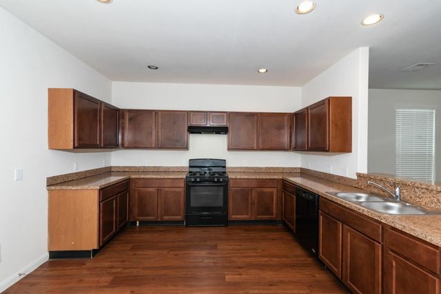 16 Leisure Shore Court, Manvel, TX 77578