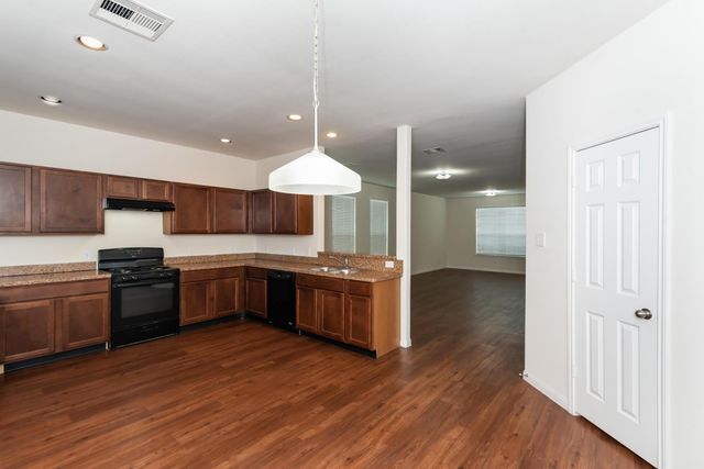 16 Leisure Shore Court, Manvel, TX 77578