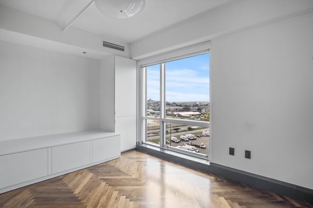 25 Channel Center PH108, Boston, MA 02210
