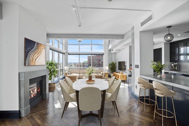 25 Channel Center PH108, Boston, MA 02210