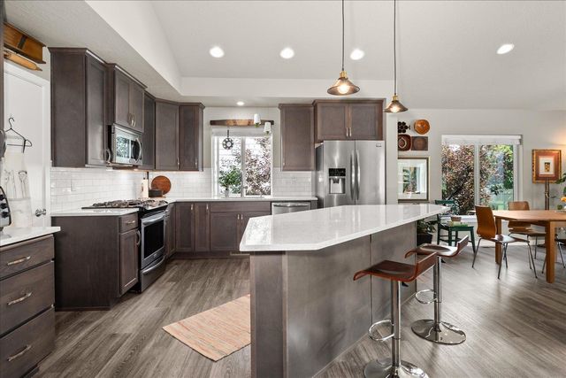 6907 S Pheasant Ridge Dr, Spokane, WA 99224