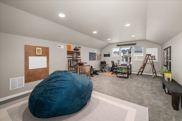 6907 S Pheasant Ridge Dr, Spokane, WA 99224