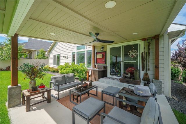 6907 S Pheasant Ridge Dr, Spokane, WA 99224