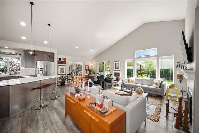 6907 S Pheasant Ridge Dr, Spokane, WA 99224