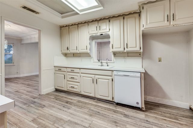 4017 Emerald Oaks Drive, Haltom City, TX 76117