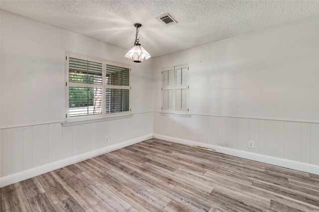 4017 Emerald Oaks Drive, Haltom City, TX 76117