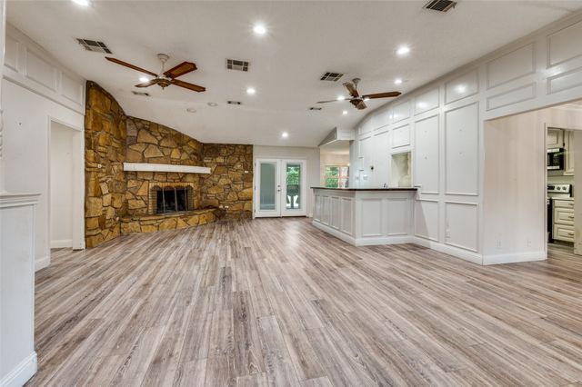 4017 Emerald Oaks Drive, Haltom City, TX 76117